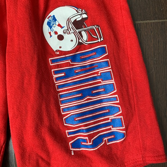 Vintage Kid’s New England Patriots NFL Shorts in Red - Picture 2 of 4